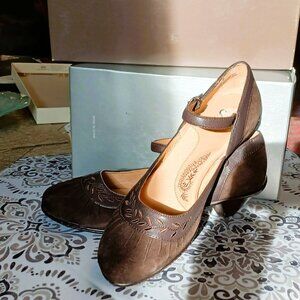 Sofft Ankle Strap Pump Mary Jane Leather Suede 7.5W Brown 1.5" low heel